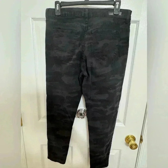 Social Standard by Sanctuary Ankle Skinny Mid Rise Flex Jean in Black Grey Camo - Picture 12 of 14